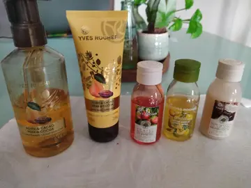 1 lot de produits Yves Rocher