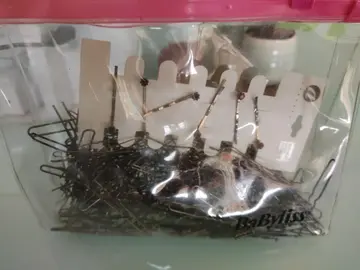 lot d'épingles à cheveux et quelques barrettes