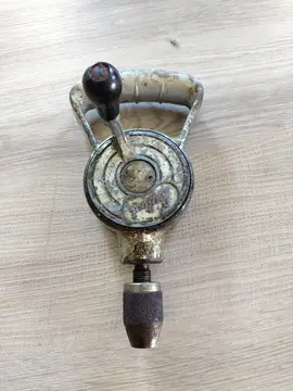 perceuse manuelle vintage