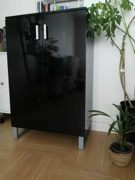 Meuble laqué noir