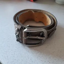 Ceinture cuir - Longueur 1 m - Largeur 4 cm (une partie est à recoller voir photo 3)