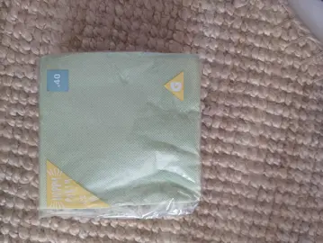 serviettes de table en papier vert