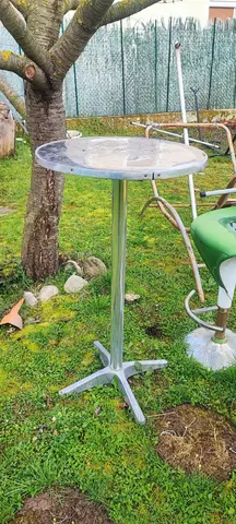 un mange debout inox