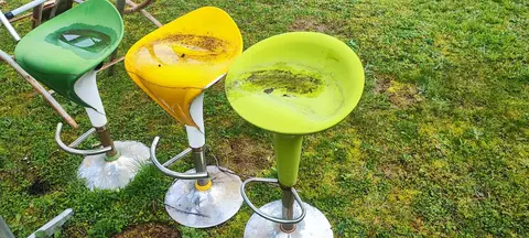 trois tabourets de bar