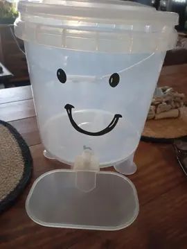 seau abreuvoir chats