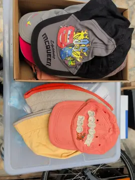 lot de casquettes petits et grands enfants+ bobs