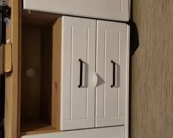 je e fais don de cette table tv achetée chez conforama y’a un an si vous êtes intéressé passez