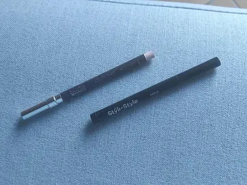 Eye liner liquide noir + Crayon yeux violet