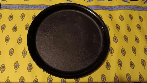 Assiette en plastique noir