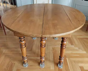 Table ovale ancienne en noyer