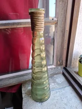 Vase en verre vert