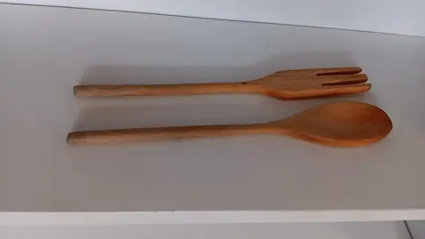 2 couverts en bois de 25 cm