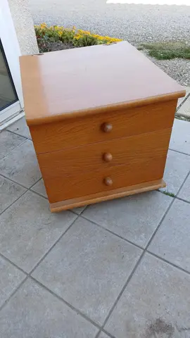 chevet ou petit meuble