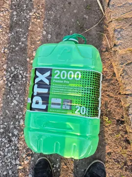 bidon vide de 20l ayant contenu du combustible liquide pour convecteur