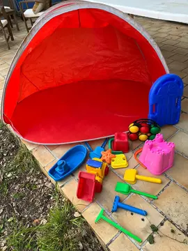 jouets de plage + abri