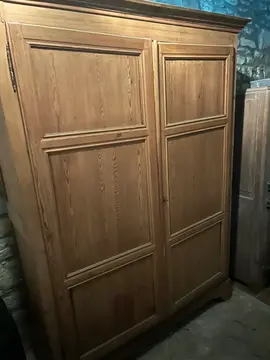 ancien réfrigérateur en bois frigo et