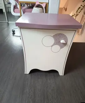 table de chevet petite fille