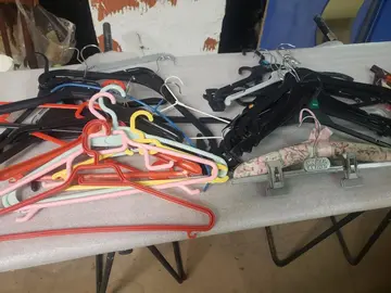 CINTRES ET PINCES A LINGE