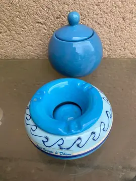 Petit cendrier et sucrerie