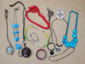 Lot de bijoux fantaisie