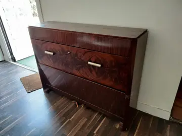 piano Pleyel à donner. il y a des frais dessus mais c'est un beau piano