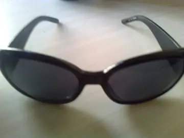 LUNETTES DE SOLEIL CLASSIQUES bien couvrantes