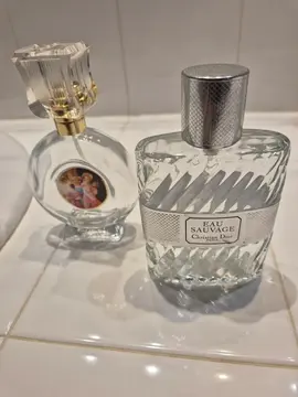 Bouteilles de parfum vides