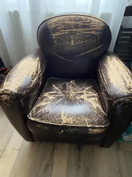 Fauteuil marron foncé