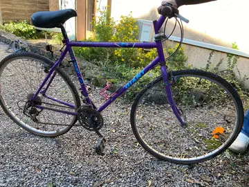 VTT et vieux vélo de route