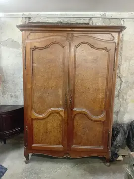 TABLE EN VRAI BOIS à DONNER et à dépoussiérer