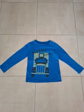 tee shirt taille 5 / 6 ans