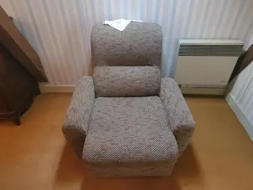 deux fauteuils tissu gris