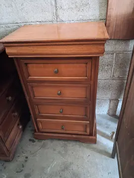 Je donne des couvertures, des meubles de toute sorte , des petites lampes.