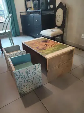 Lit parapluie et table enfant