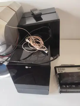 chaine hifi CD avec 2 enceintes + télécommande