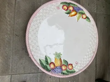 plat a gateau avec pied