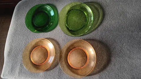 4 assiettes plates diamètre 23 cm