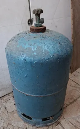 bouteille de gaz butane bleue pleine