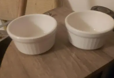 2 petits ramequins blanc
