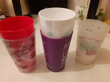 gobelets en plastique