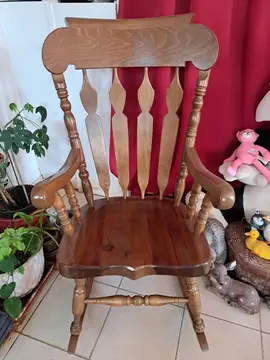 Chaise à bascule en bois