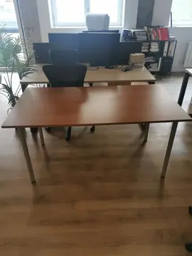 Bureau avec 2 chaises de bureau