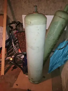 Bonbonne en feraille avec gaz de soudure