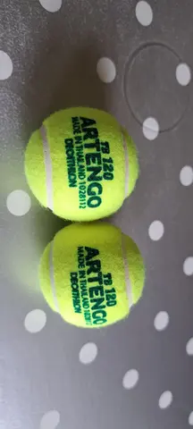2 balles de tennis - neuf -
