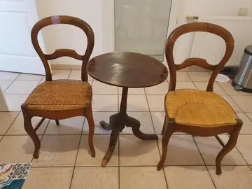 à restaurer guéridon chaise.