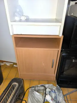 petit meuble un peu abîmé