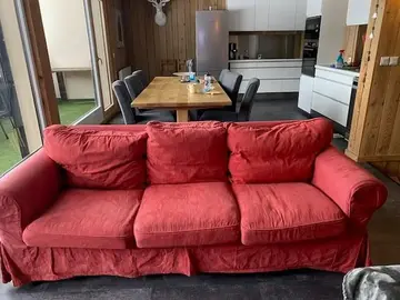 2 canapés rouge 2 places et 3 places