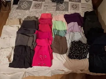 Lot de 31 jupes taille 36 S