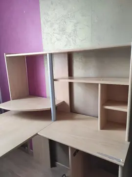 Donne bureau d'angle, meuble télé, lit fer forgé 90x200 avec sommier sans matelas et lit en bois mar