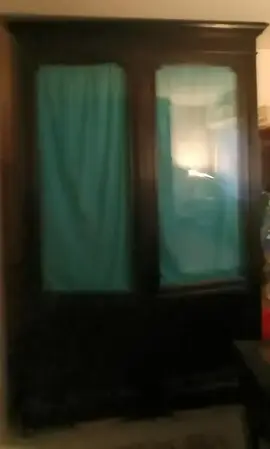 grande armoire noire ancienne avec étagères, porte vitée Paris 1'ème Alésia